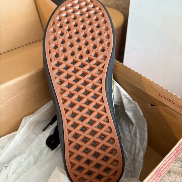 Vans Black on black ignition print Comfycush old skooll size 6.5 new in box - Picture 8 of 9